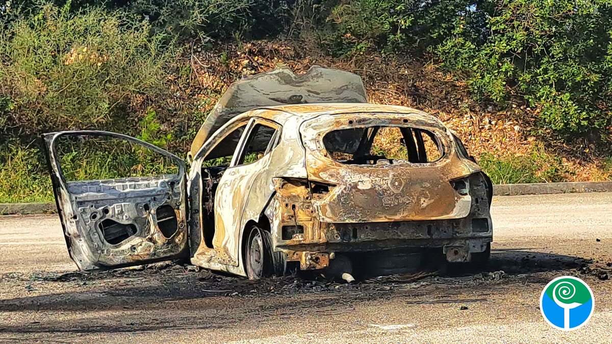 Ischitella, auto perde carburante e prende fuoco Ischitella, auto perde carburante e prende fuoco