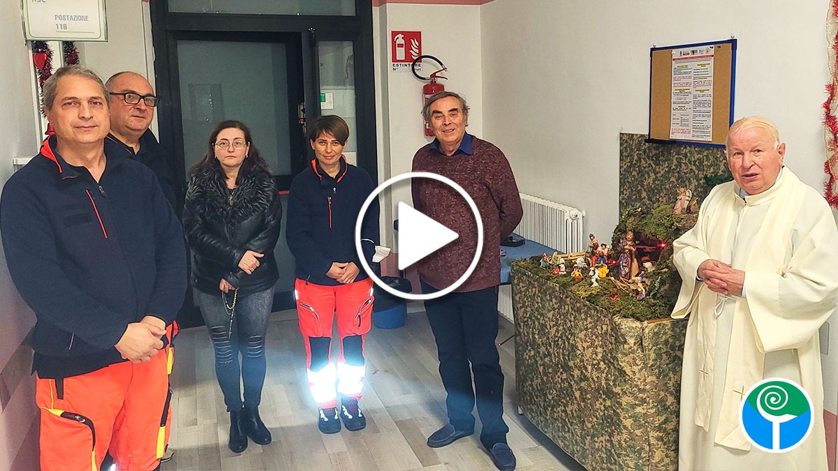 Un presepe di speranza alla Asl di Ischitella realizzato dagli operatori del 118 Un presepe di speranza alla Asl di Ischitella realizzato dagli operatori del 118