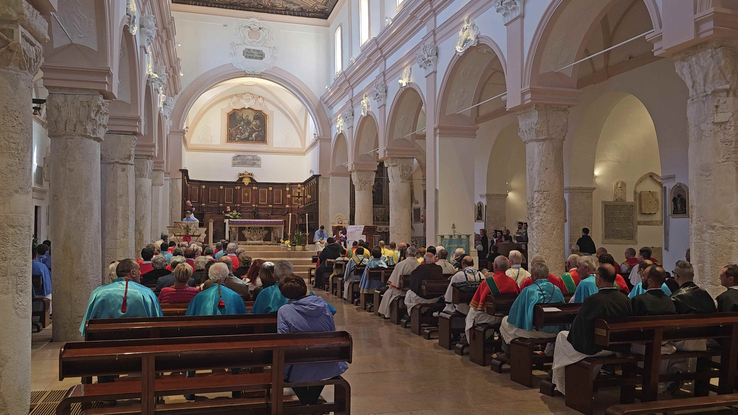 Grande partecipazione a Vieste per il tradizionale cammino penitenziale delle confraternite Grande partecipazione a Vieste per il tradizionale cammino penitenziale delle confraternite
