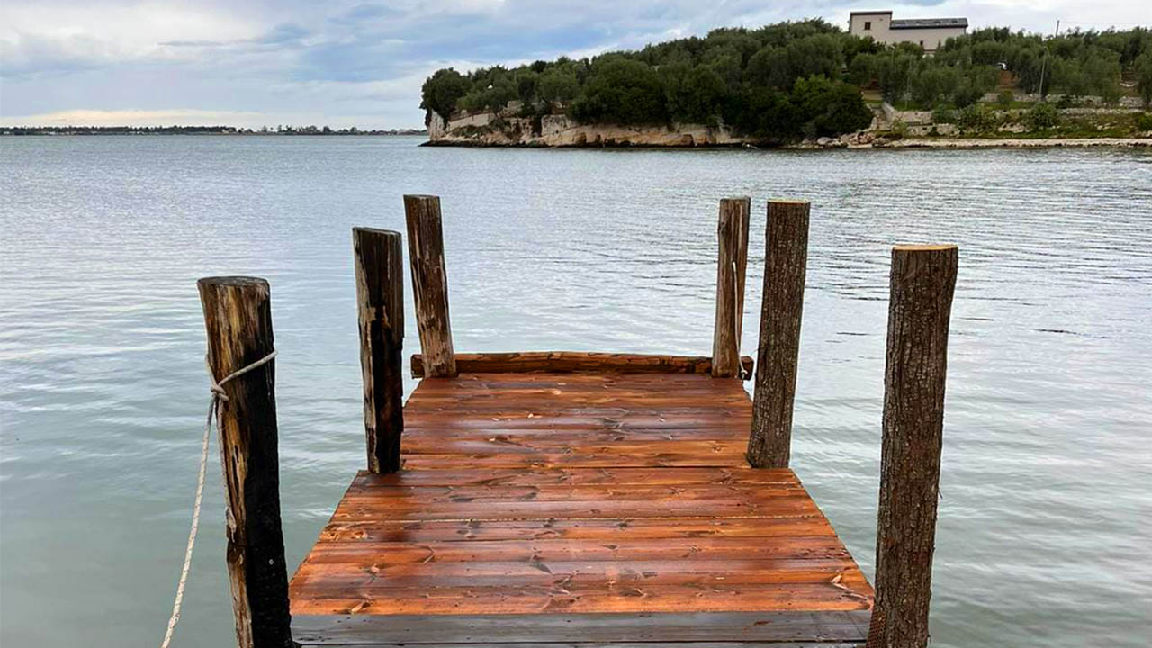 Ripristinato in tempo per la festa: il pontile del SS. Crocifisso di Varano è di nuovo operativo Ripristinato in tempo per la festa: il pontile del SS. Crocifisso di Varano è di nuovo operativo