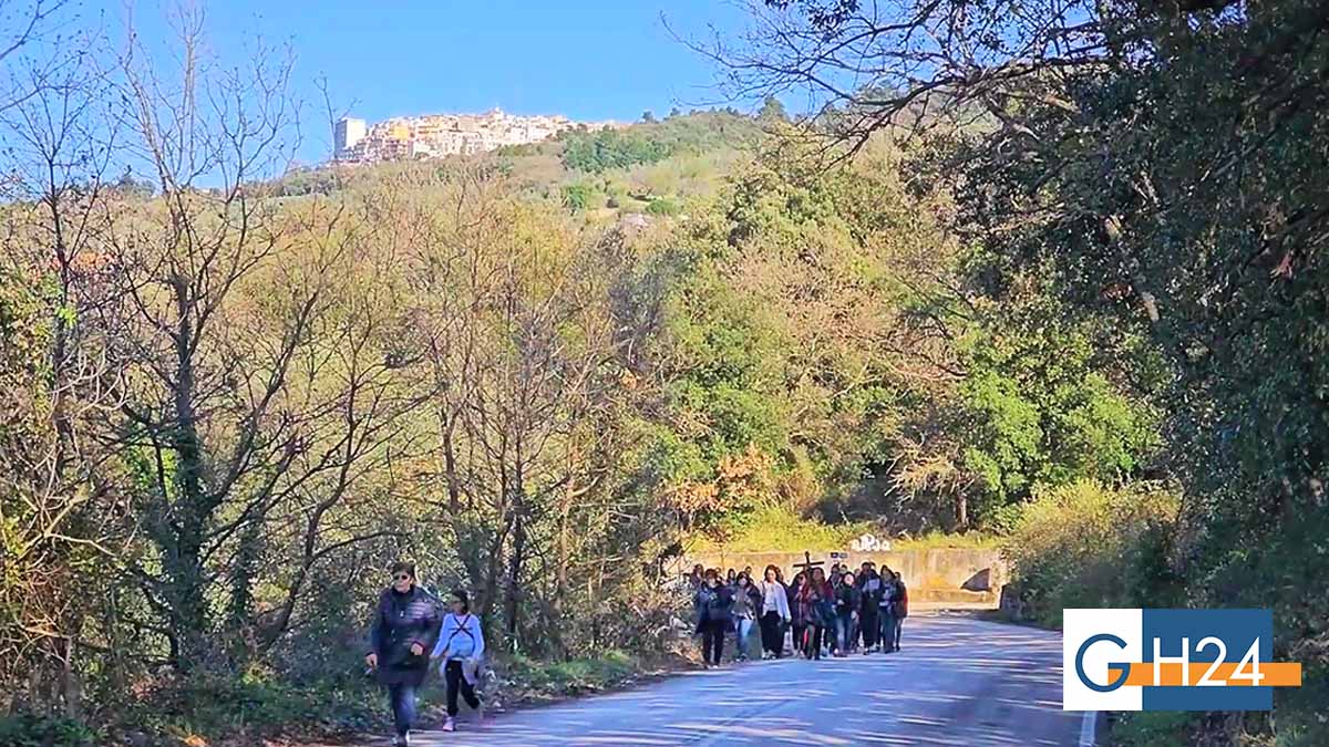 11km di fede: la Via Crucis di Ischitella fino al Lago di Varano 11km di fede: la Via Crucis di Ischitella fino al Lago di Varano