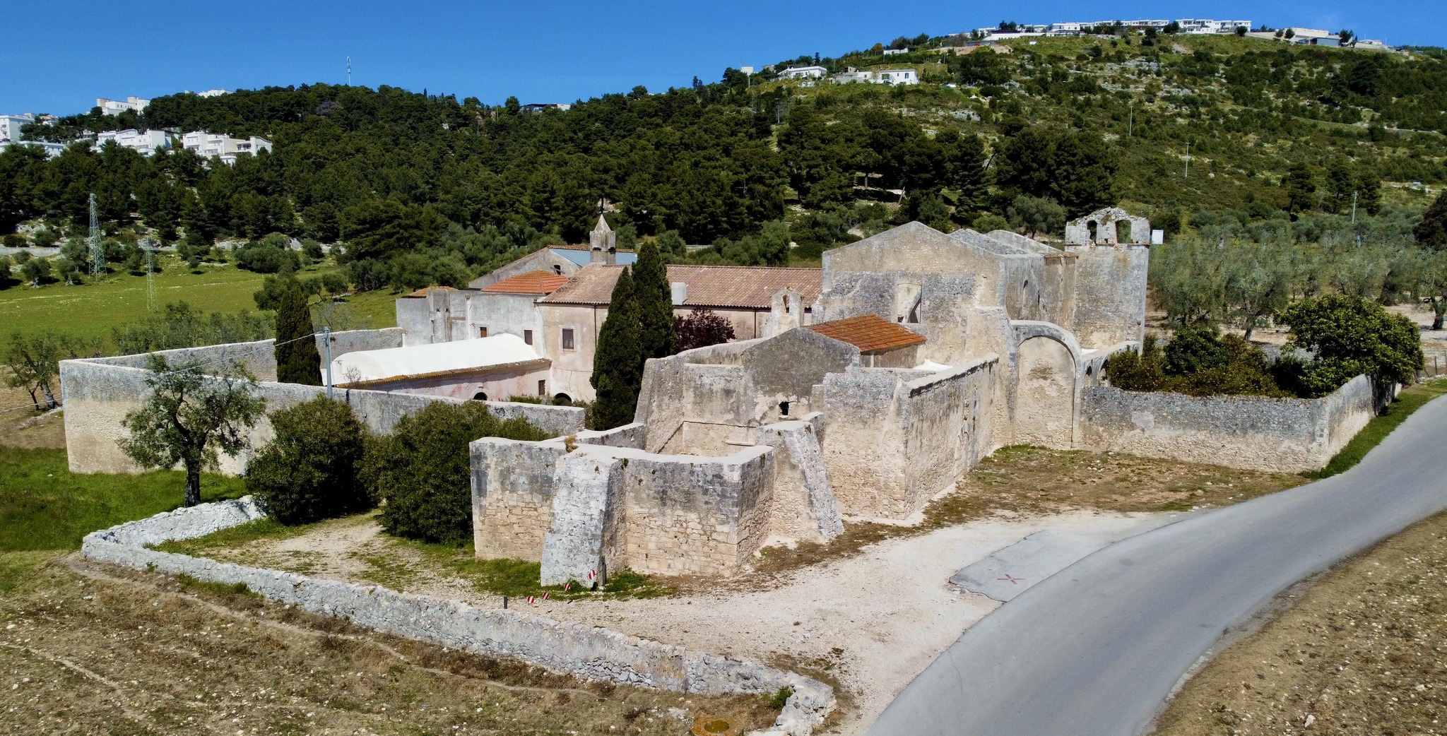 Abbazia di Santa Maria di Calena a Peschici: a breve sarà possibile visitarla Abbazia di Santa Maria di Calena a Peschici: a breve sarà possibile visitarla