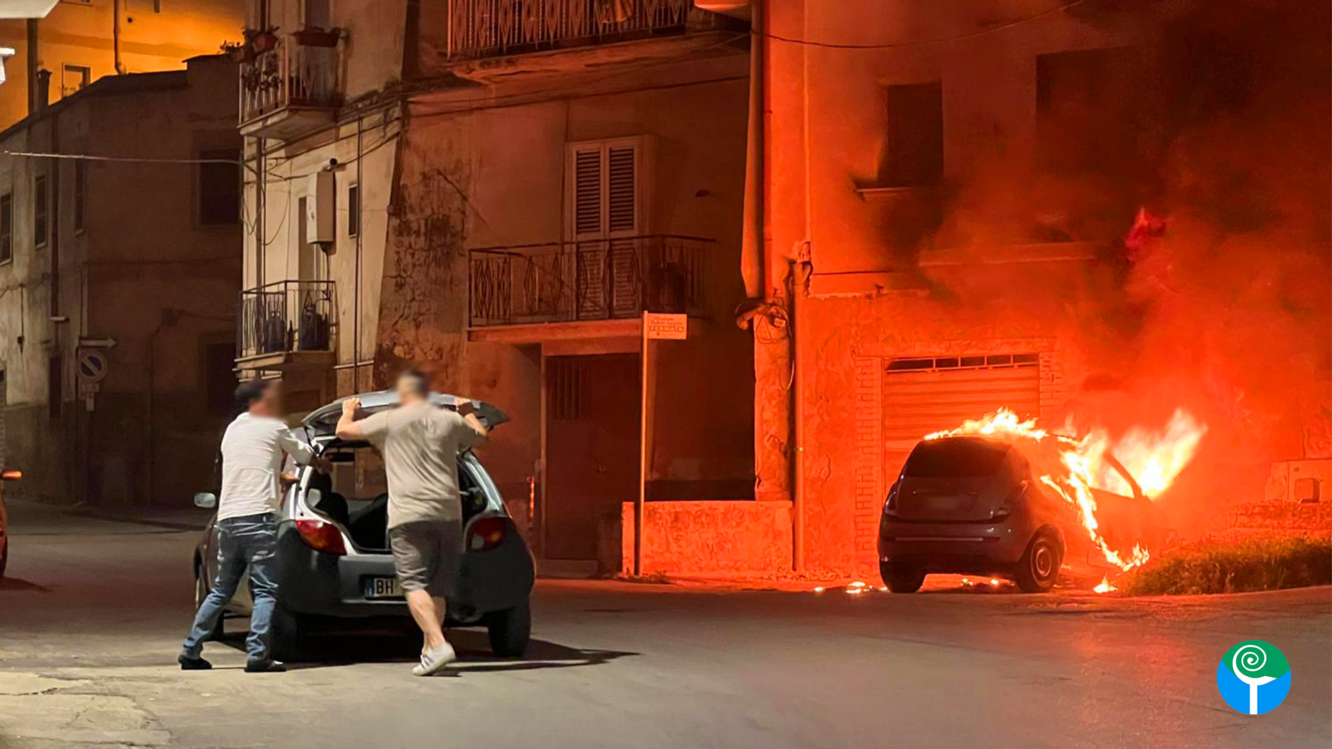 Incendio nella notte a Carpino, a fuoco un’auto Incendio nella notte a Carpino, a fuoco un’auto