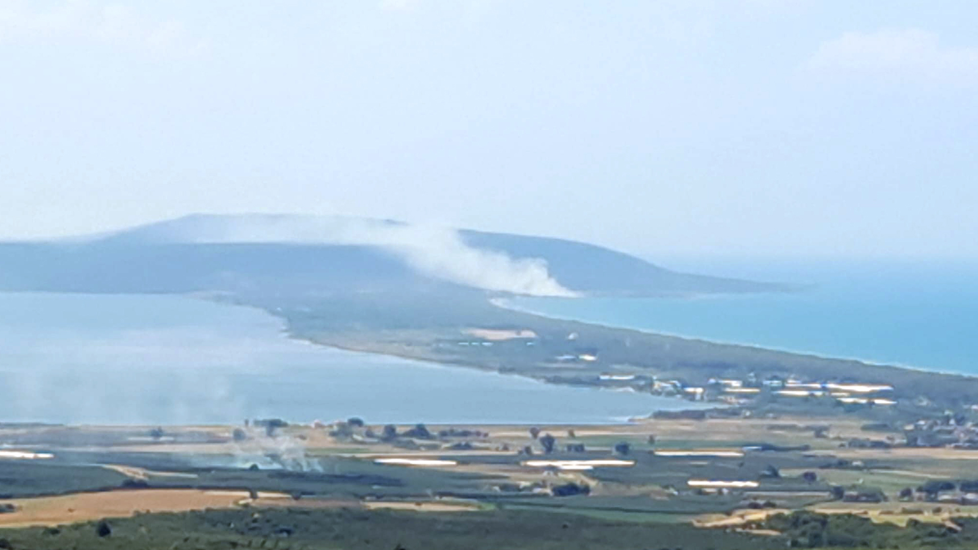 Capoiale, turisti notano una densa colonna di fumo: era un incendio di sterpaglie Capoiale, turisti notano una densa colonna di fumo: era un incendio di sterpaglie