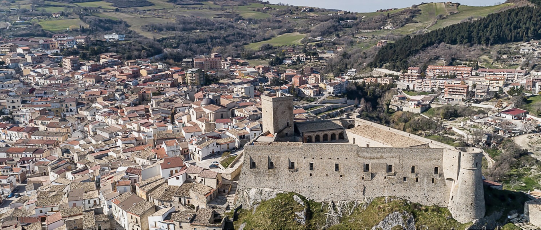 Deliceto punta sull’arte per attrarre visitatori: ecco il bando per 4 nuove residenze artistiche Deliceto punta sull’arte per attrarre visitatori: ecco il bando per 4 nuove residenze artistiche