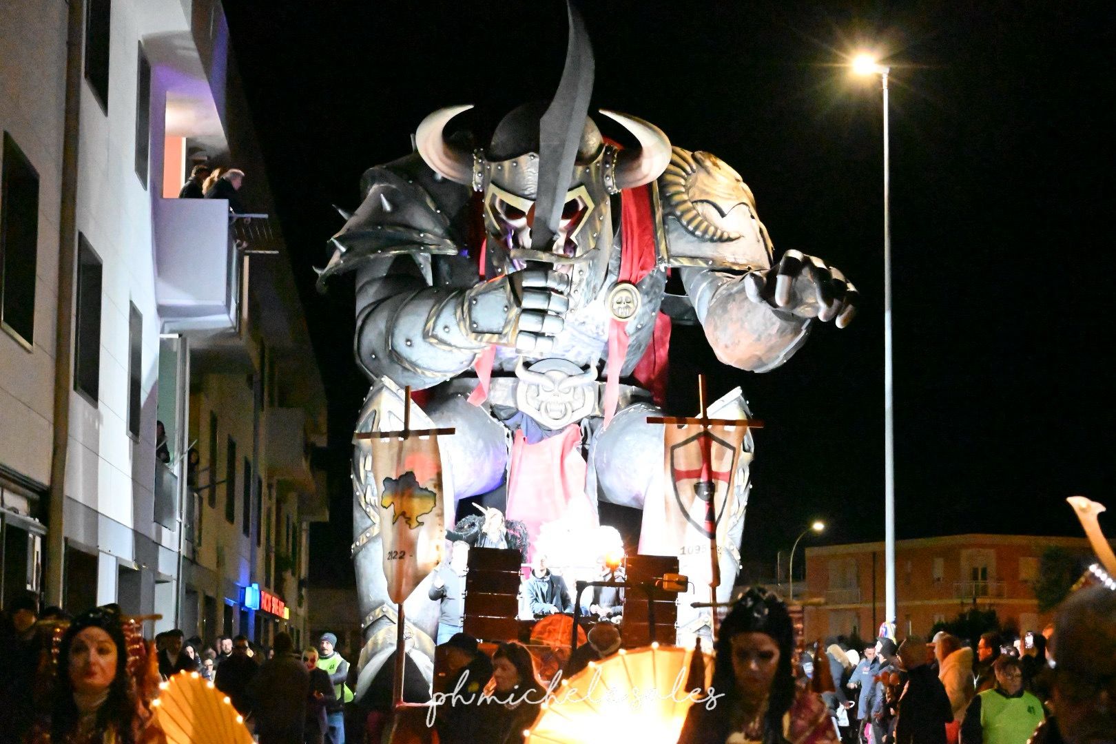 Successo strepitoso al Carnevale di Apricena: migliaia di persone giunte da tutta la provincia Successo strepitoso al Carnevale di Apricena: migliaia di persone giunte da tutta la provincia