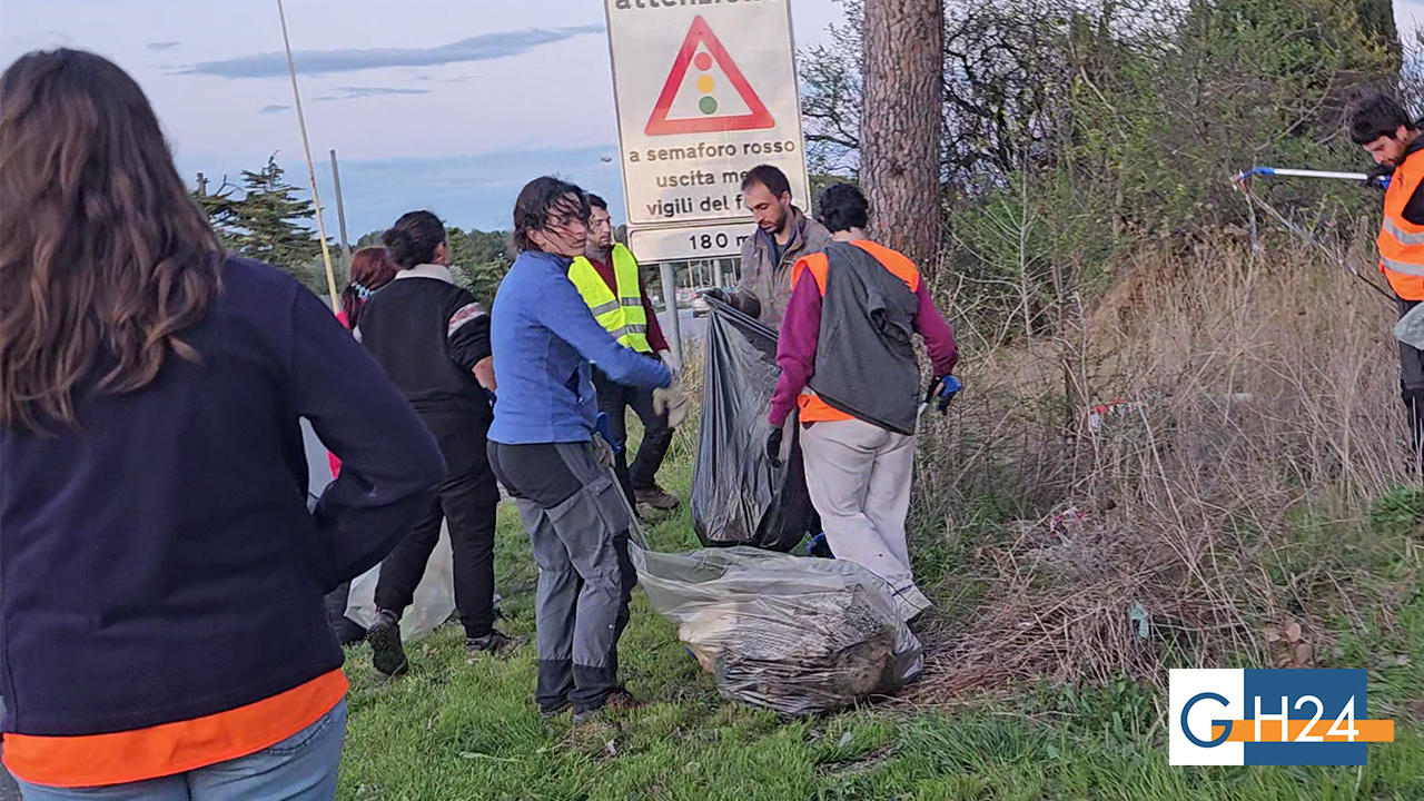 Volontaria derubata mentre pulisce le strade di Foggia Volontaria derubata mentre pulisce le strade di Foggia