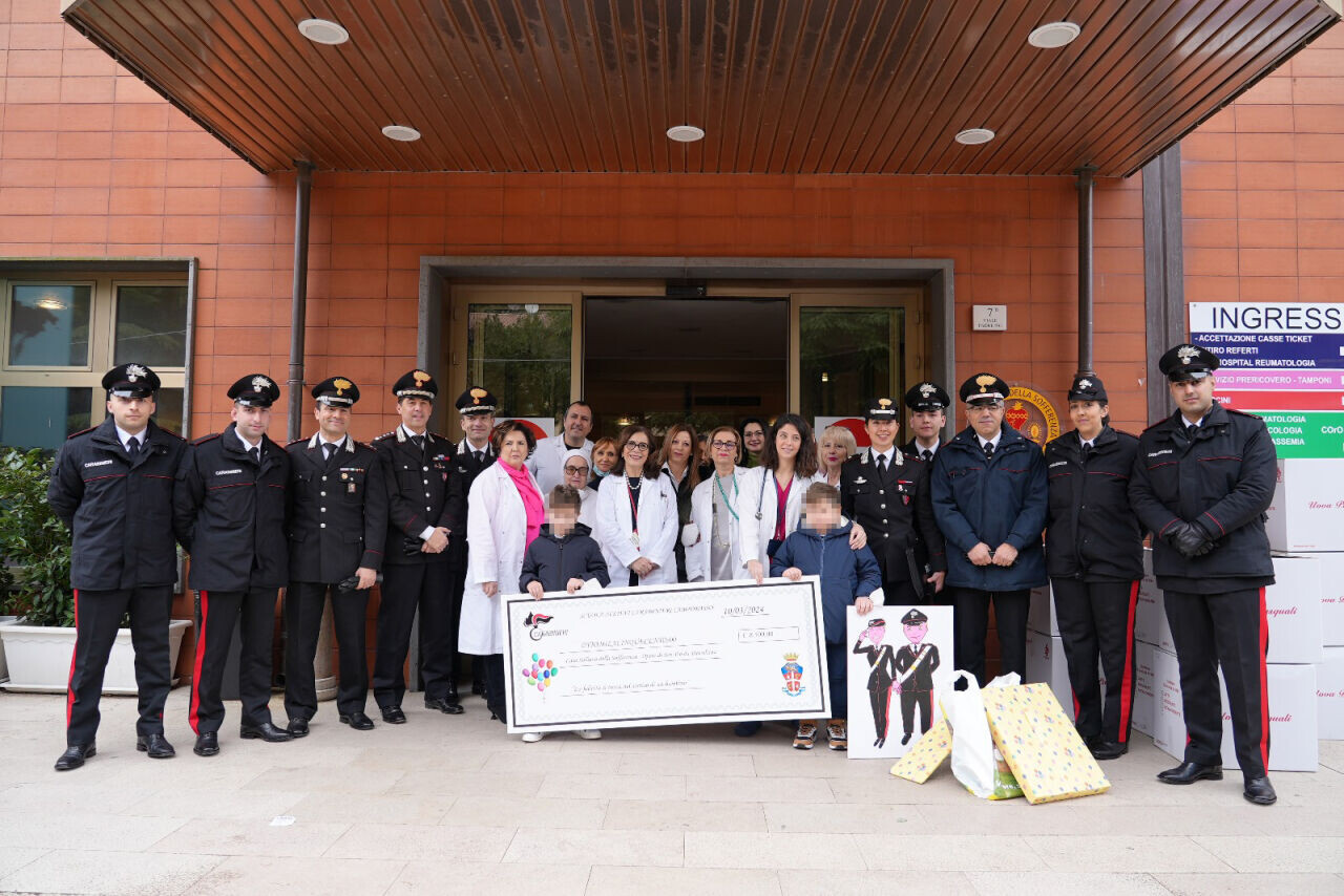 Casa Sollievo, gli Allievi Carabinieri donano uova pasquali per i piccoli pazienti di pediatria Casa Sollievo, gli Allievi Carabinieri donano uova pasquali per i piccoli pazienti di pediatria