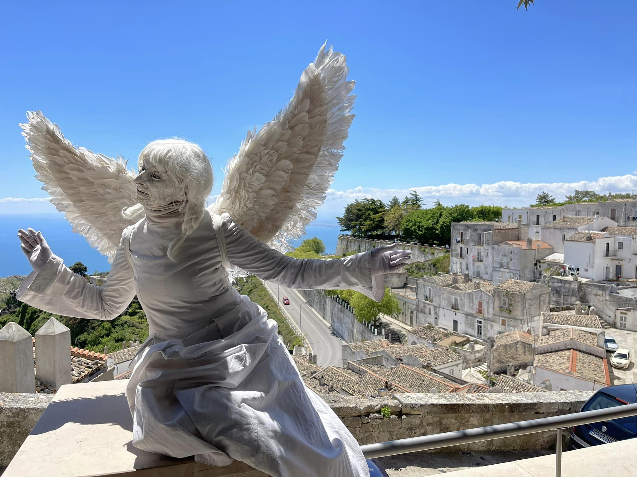 Avvistati gli “Angeli” nella città di Monte Sant’Angelo per il Festival Michael Avvistati gli “Angeli” nella città di Monte Sant’Angelo per il Festival Michael