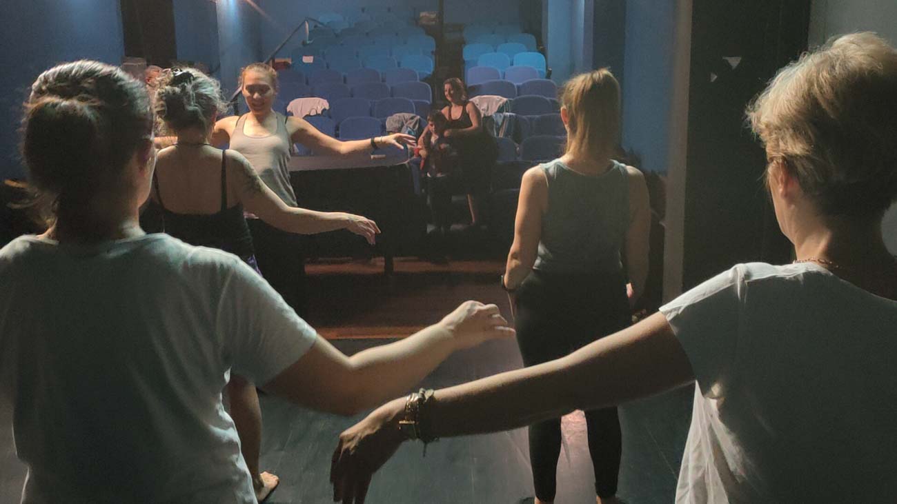 Donne vittime di violenza diventano danzatrici grazie ad “A spasso con Barbablù” Donne vittime di violenza diventano danzatrici grazie ad “A spasso con Barbablù”