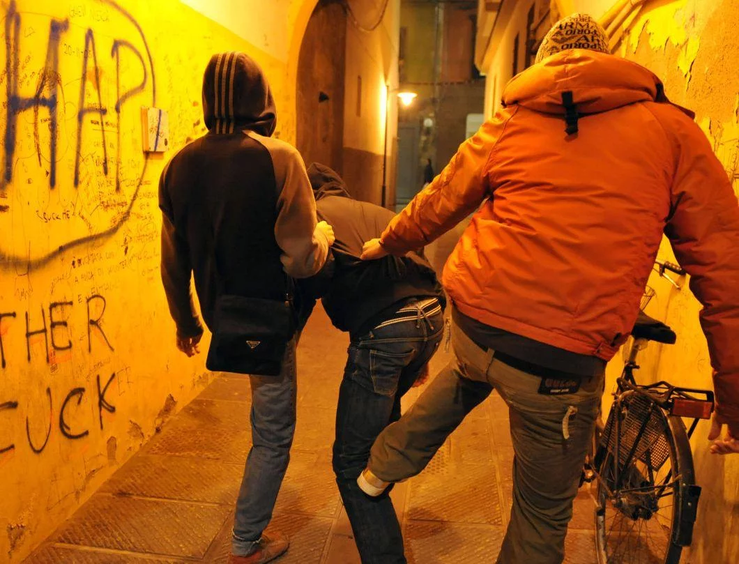 Notte turbolenta ad Ischitella: rissa tra due gruppi di giovani Notte turbolenta ad Ischitella: rissa tra due gruppi di giovani