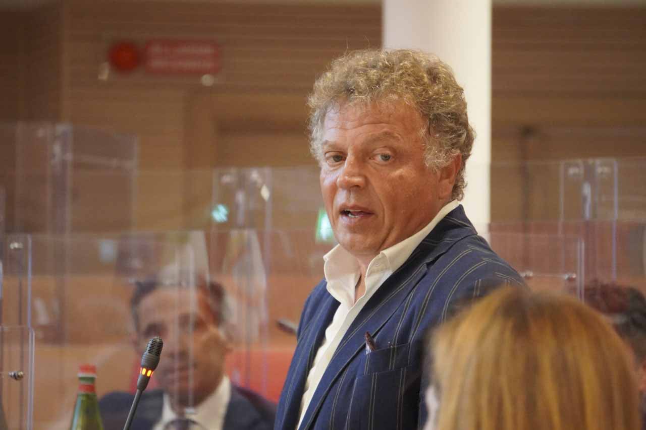 Sviluppo agricolo: interesse per il convegno di tecnici a Lesina a due anni dalla Legge Tutolo Sviluppo agricolo: interesse per il convegno di tecnici a Lesina a due anni dalla Legge Tutolo
