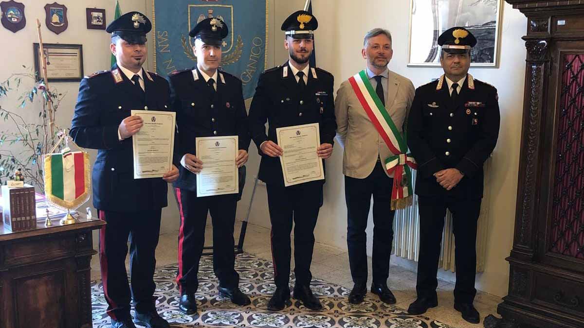 San Nicandro Garganico, encomio a tre carabinieri: avevano scongiurato il suicidio di un uomo San Nicandro Garganico, encomio a tre carabinieri: avevano scongiurato il suicidio di un uomo