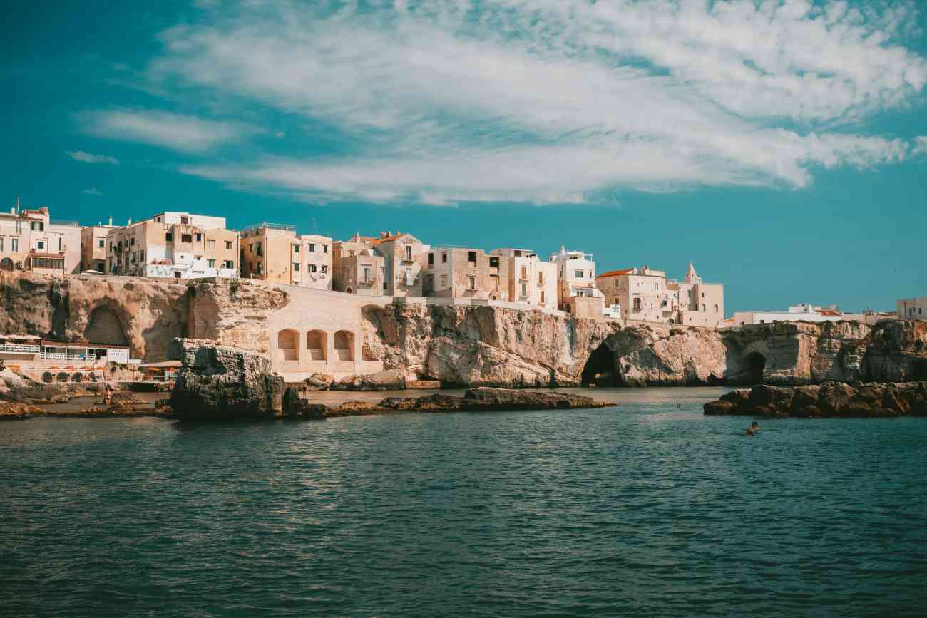 Vieste tra le spiagge più belle d’Italia: è località balneare a 5 Vele Vieste tra le spiagge più belle d’Italia: è località balneare a 5 Vele