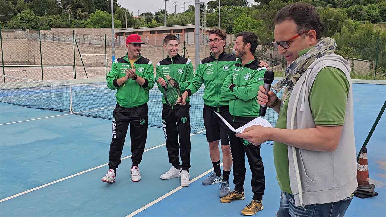Tennis: Il G.S.T. di Ischitella si conferma in vetta alla classifica Tennis: Il G.S.T. di Ischitella si conferma in vetta alla classifica