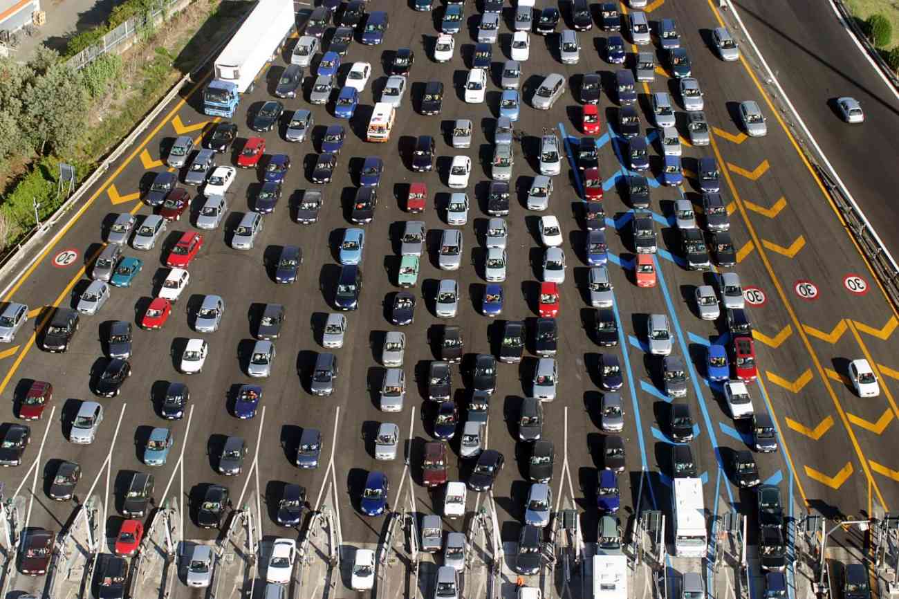 viabilita-autostrada-casello-coda-traffico