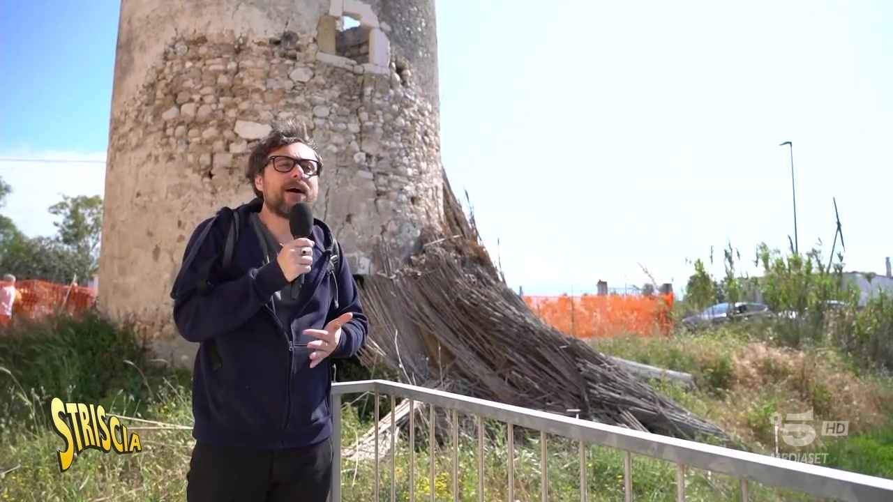 Pinuccio di Striscia alle Torri di Varano: “Ci vorrebbe un bonus Federico II” Pinuccio di Striscia alle Torri di Varano: “Ci vorrebbe un bonus Federico II”