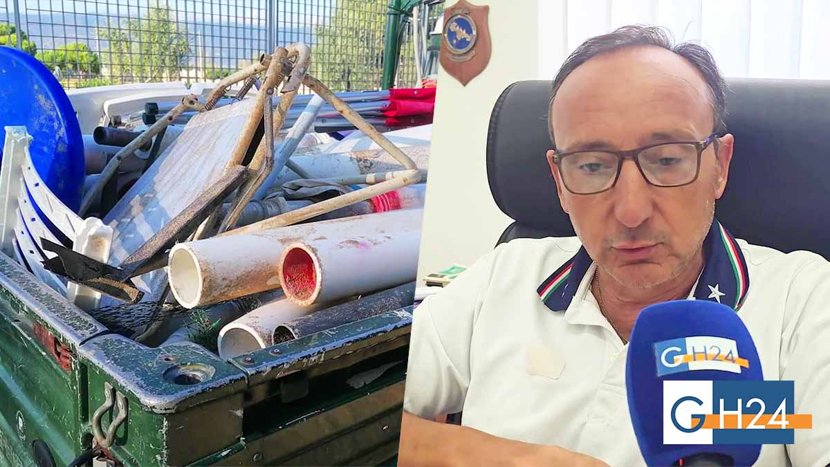 Spiaggia libera ma occupata a Foce Varano, rimossi lettini e ombrelloni per tenere il posto Spiaggia libera ma occupata a Foce Varano, rimossi lettini e ombrelloni per tenere il posto