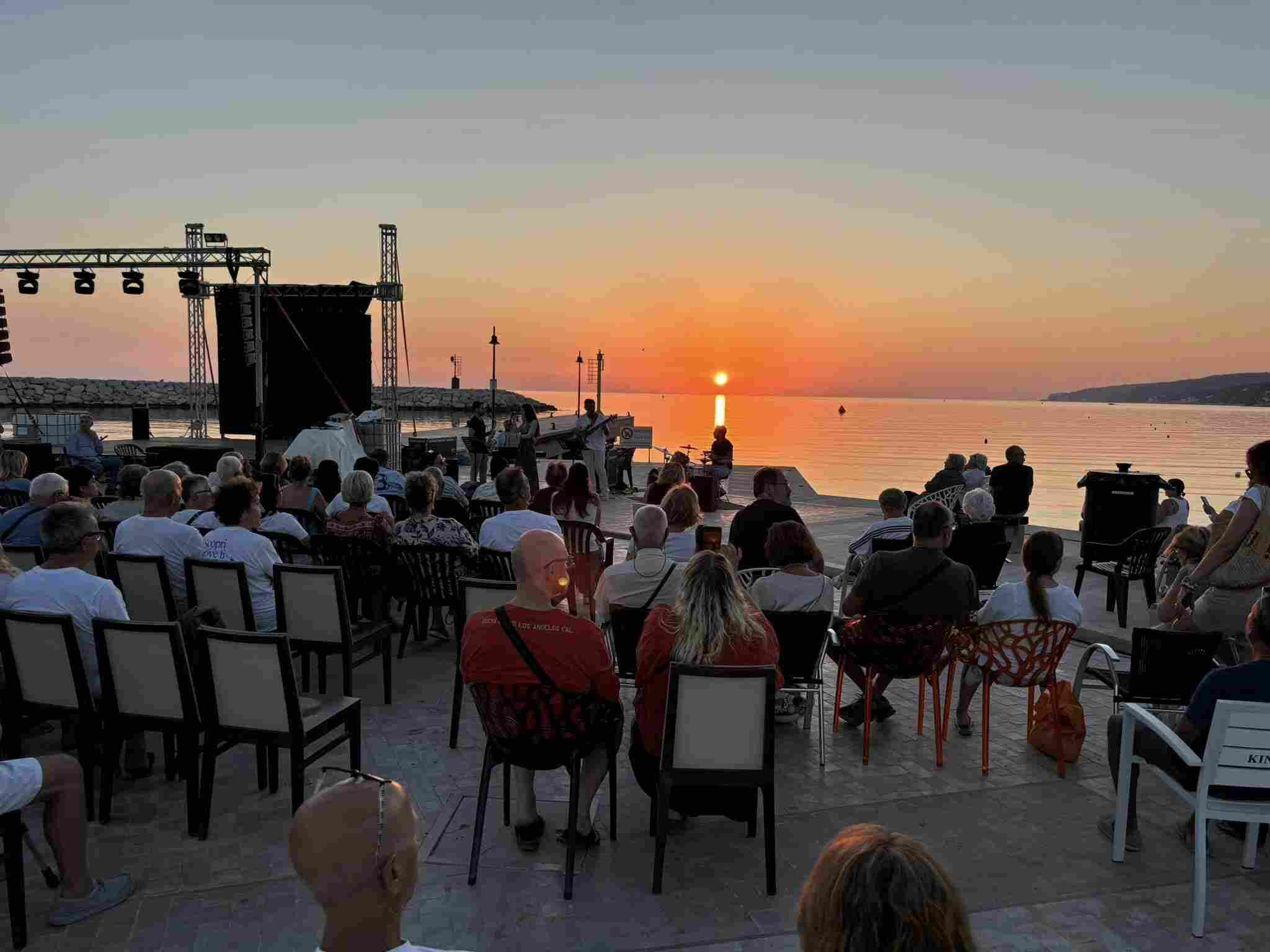 Al Porto turistico di Rodi le grandi sinfonie da Oscar con l’Orchestra Filarmonica Pugliese Al Porto turistico di Rodi le grandi sinfonie da Oscar con l’Orchestra Filarmonica Pugliese