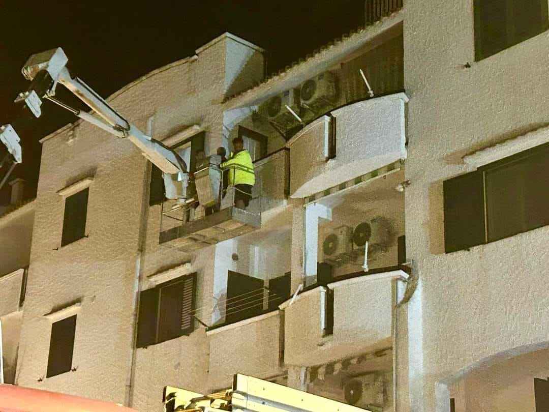 Incendio in una palazzina a Vieste (FG),i carabinieri mettono in salvo venticinque persone Incendio in una palazzina a Vieste (FG),i carabinieri mettono in salvo venticinque persone