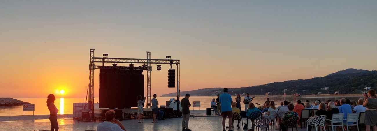 Suoni dall’Aurora II: stelle del jazz al Porto di Rodi Garganico il 10 agosto Suoni dall’Aurora II: stelle del jazz al Porto di Rodi Garganico il 10 agosto