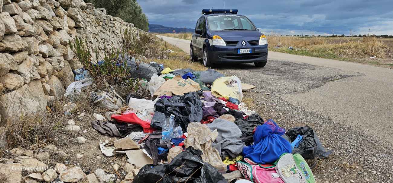 Manfredonia, rifiuti abbandonati: un pericolo per l’uomo e per gli animali Manfredonia, rifiuti abbandonati: un pericolo per l’uomo e per gli animali