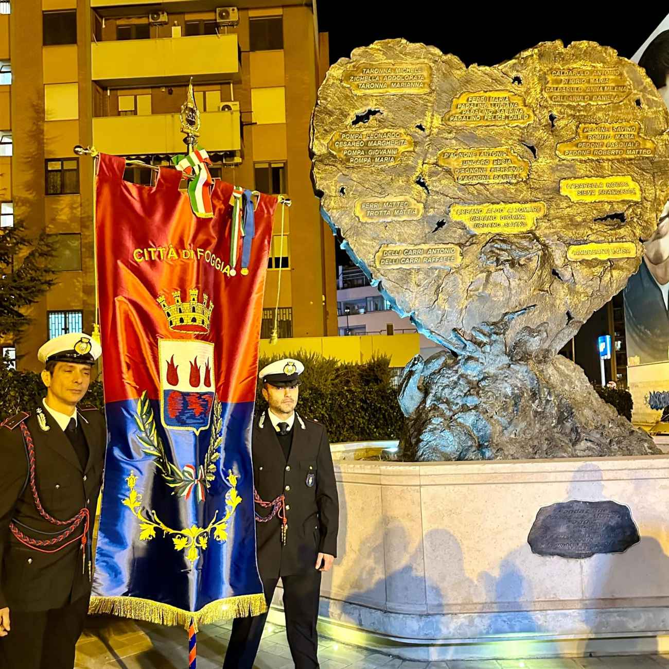 Vandalizzato monumento Vittime di Viale Giotto, l’indignazione della sindaca Episcopo Vandalizzato monumento Vittime di Viale Giotto, l’indignazione della sindaca Episcopo
