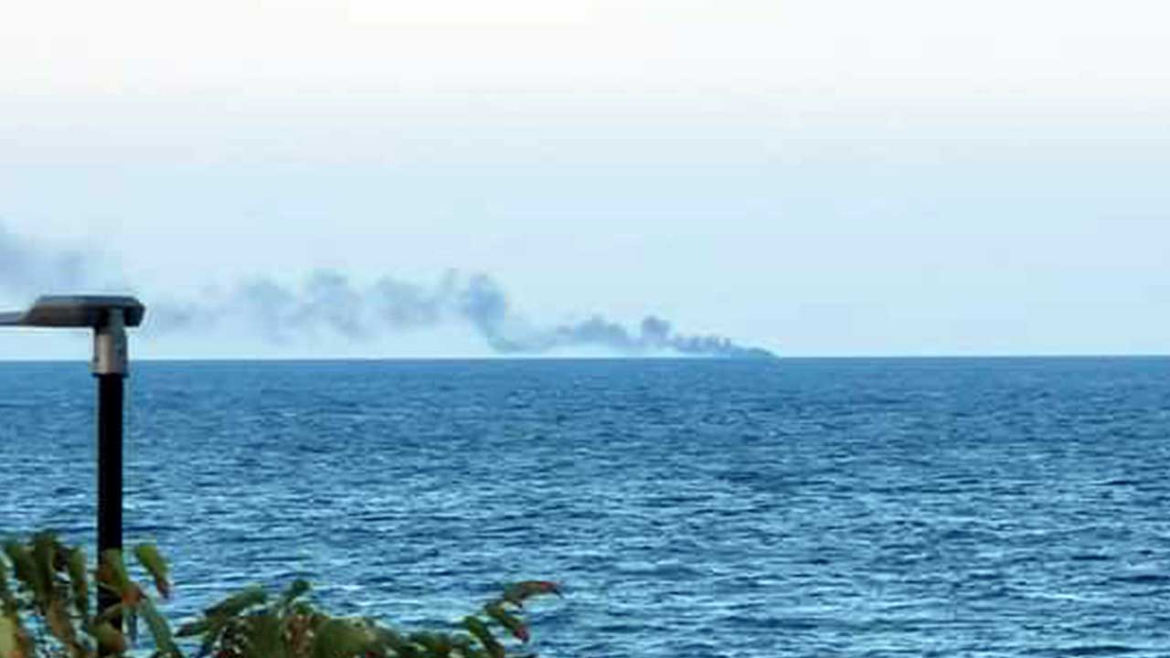 Incendio a bordo: barca da diporto affonda al largo del Gargano nord Incendio a bordo: barca da diporto affonda al largo del Gargano nord