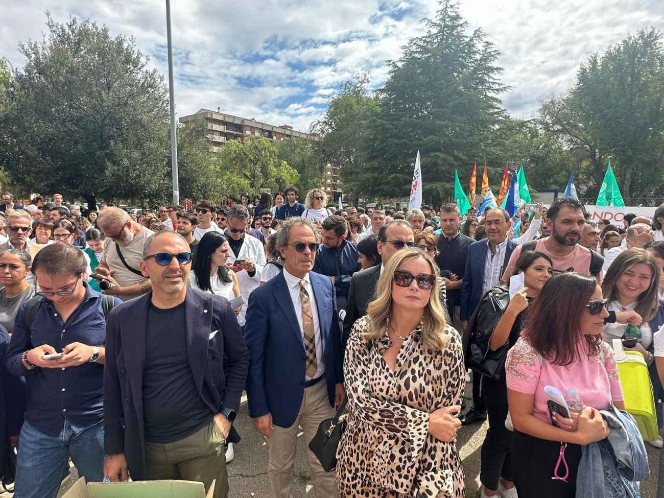 Piemontese a Foggia al presidio dei sindacati medici contro la violenza negli ospedali Piemontese a Foggia al presidio dei sindacati medici contro la violenza negli ospedali