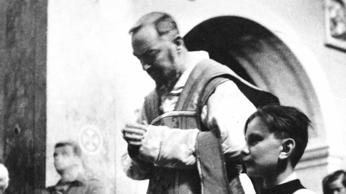 Presentato a Papa Francesco il dossier e indagine sulle cause della morte del Santo Presentato a Papa Francesco il dossier e indagine sulle cause della morte del Santo