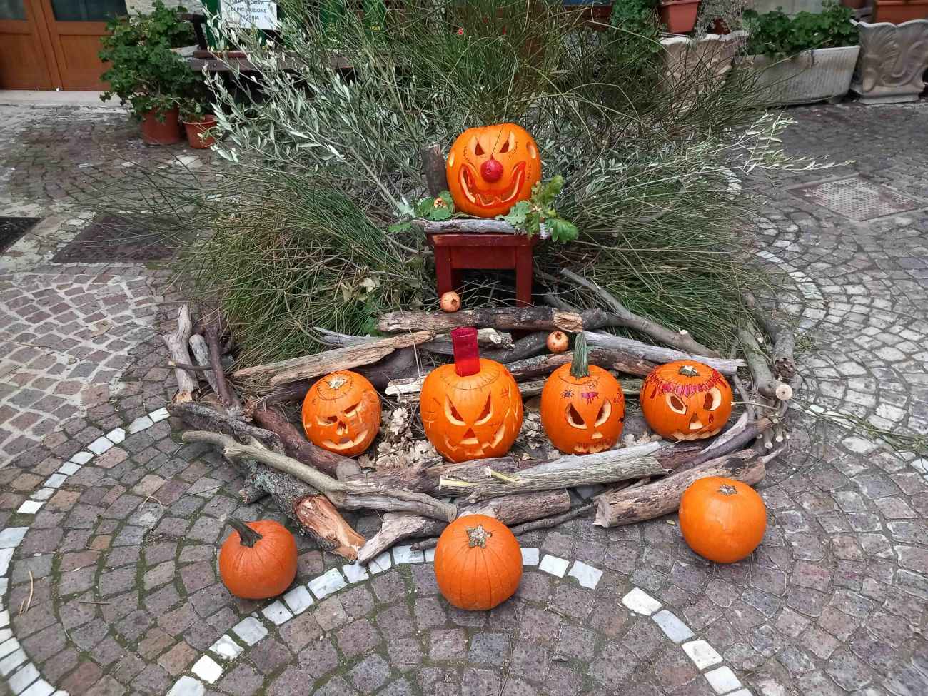 Halloween o Fucacoste? In Puglia la luce vince sulle tenebre Halloween o Fucacoste? In Puglia la luce vince sulle tenebre