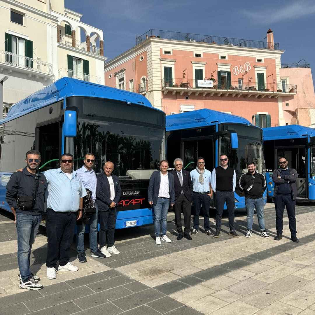 Manfredonia, cinque nuovi mezzi pubblici alimentati a metano Manfredonia, cinque nuovi mezzi pubblici alimentati a metano