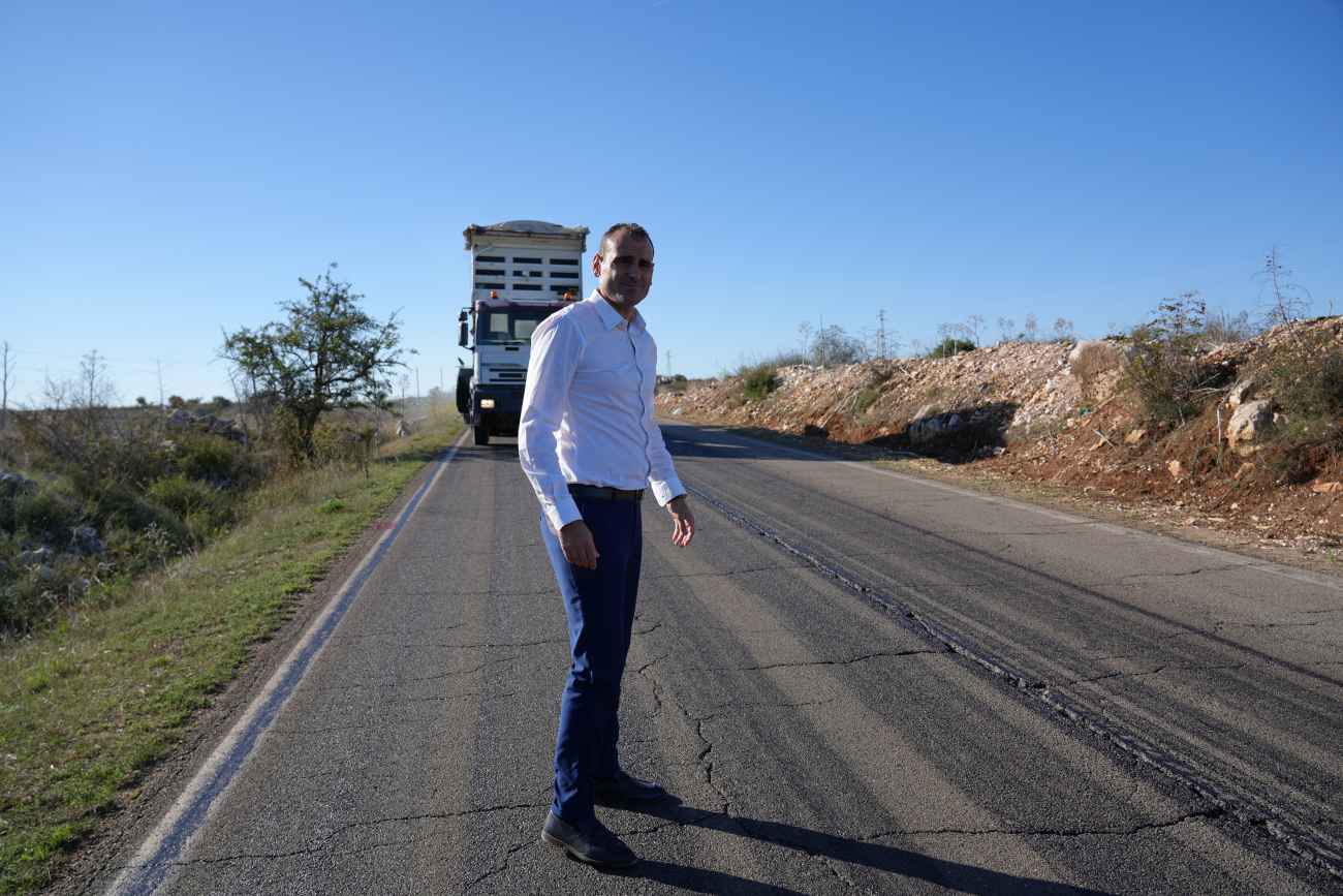 Apricena, al via i lavori per la riqualificazione delle strade rurali sotto la guida del Sindaco Antonio Potenza Apricena, al via i lavori per la riqualificazione delle strade rurali sotto la guida del Sindaco Antonio Potenza
