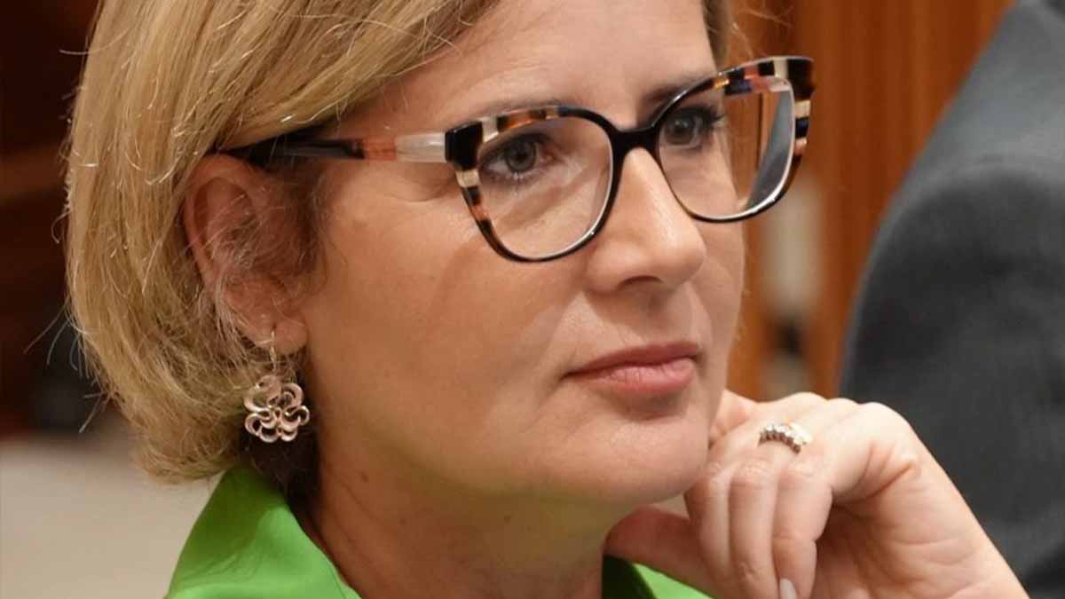 Pratiche sleali in viticoltura nel Tavoliere, la senatrice Naturale (M5S) interroga il Ministro Pratiche sleali in viticoltura nel Tavoliere, la senatrice Naturale (M5S) interroga il Ministro
