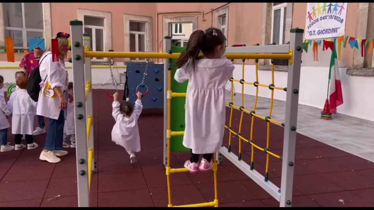 Monte Sant’Angelo, inaugurato il nuovo parco giochi e la palestra dell’IC Tancredi-Amicarelli Monte Sant’Angelo, inaugurato il nuovo parco giochi e la palestra dell’IC Tancredi-Amicarelli