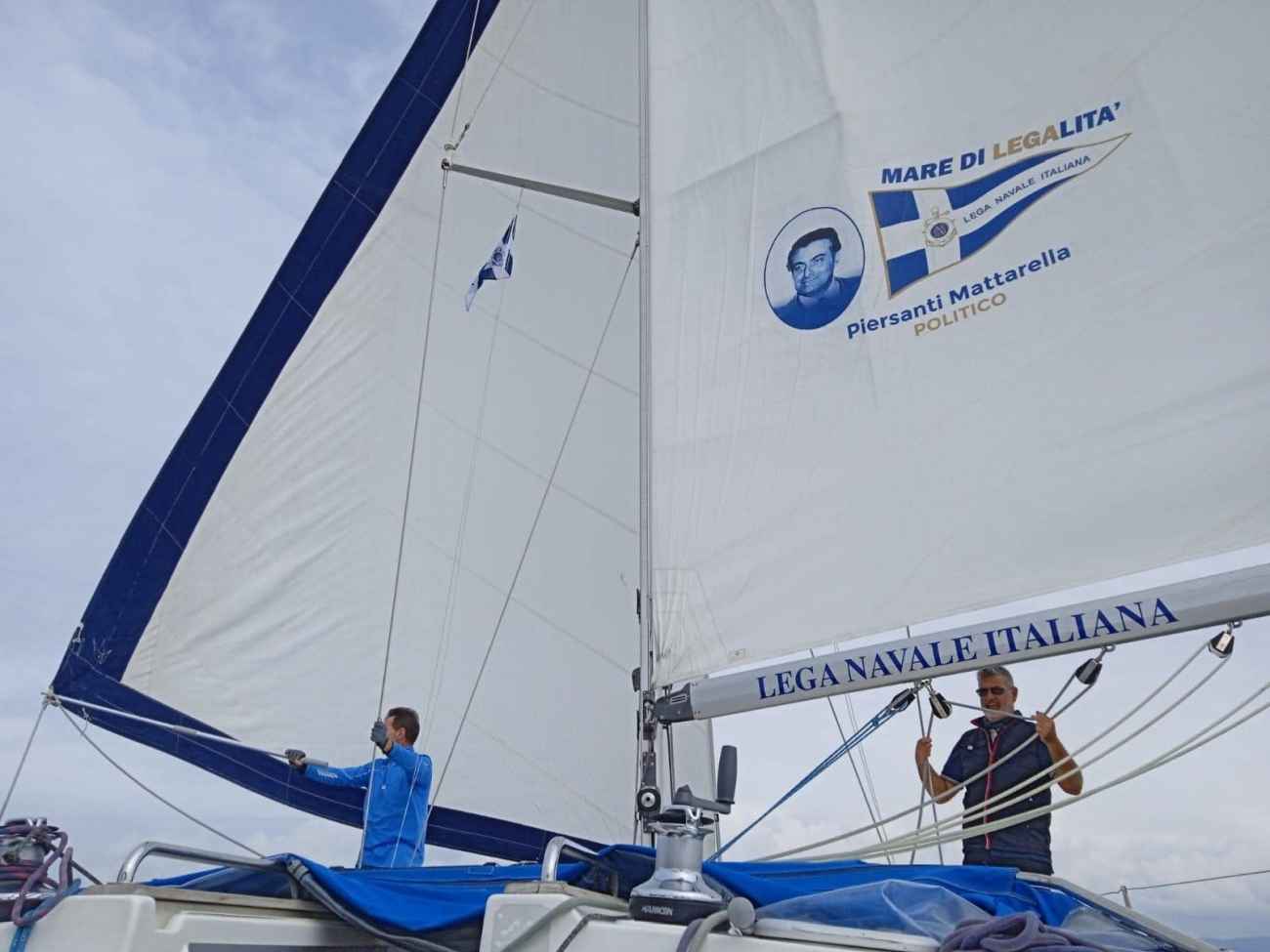 Il porto di Rodi Garganico accoglie Eros, la barca della legalità della Lega Navale Italiana Il porto di Rodi Garganico accoglie Eros, la barca della legalità della Lega Navale Italiana