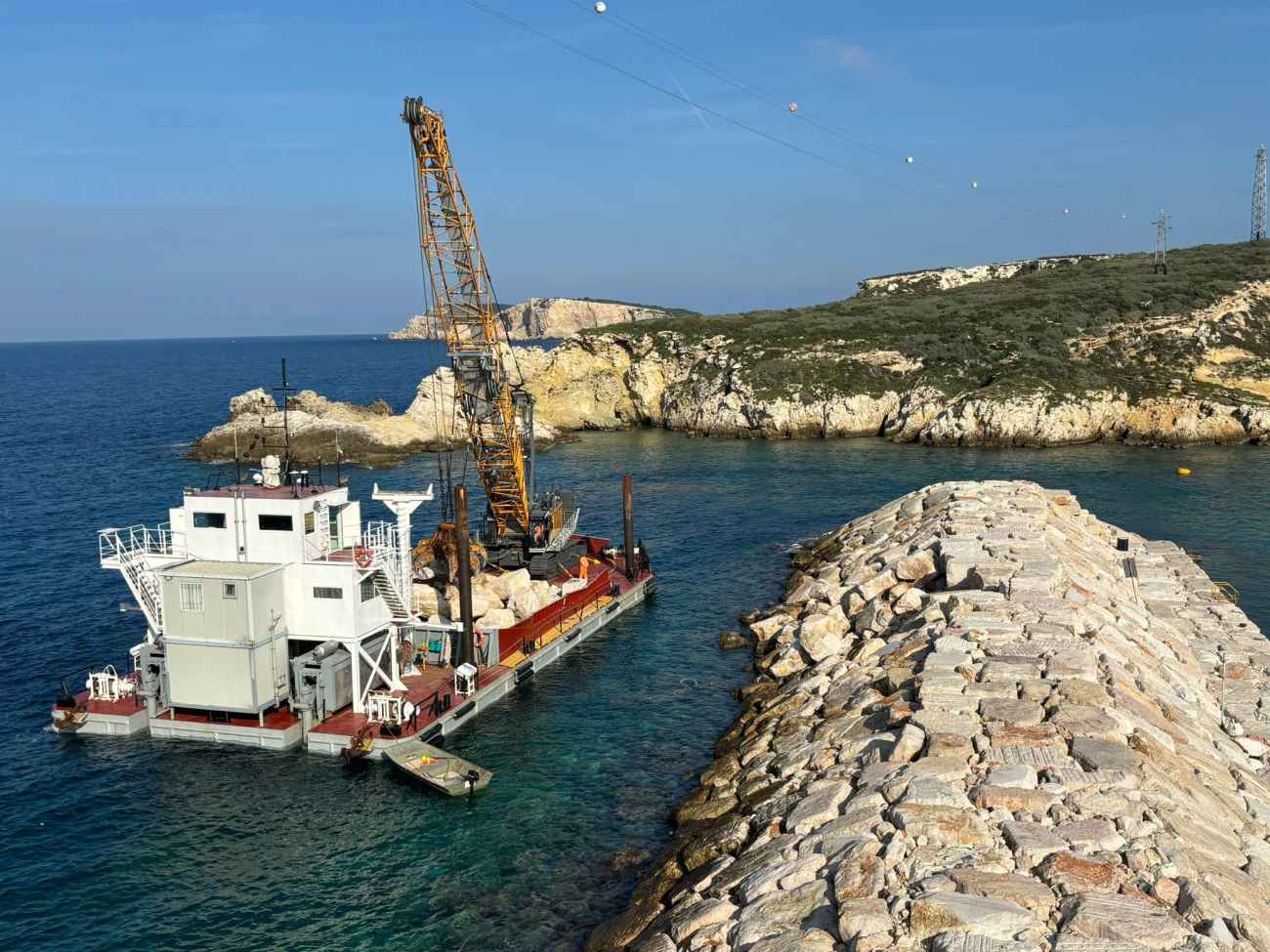 Isole Tremiti, al via i lavori al Molo Nord dopo la devastante mareggiata -  Gazzetta H24