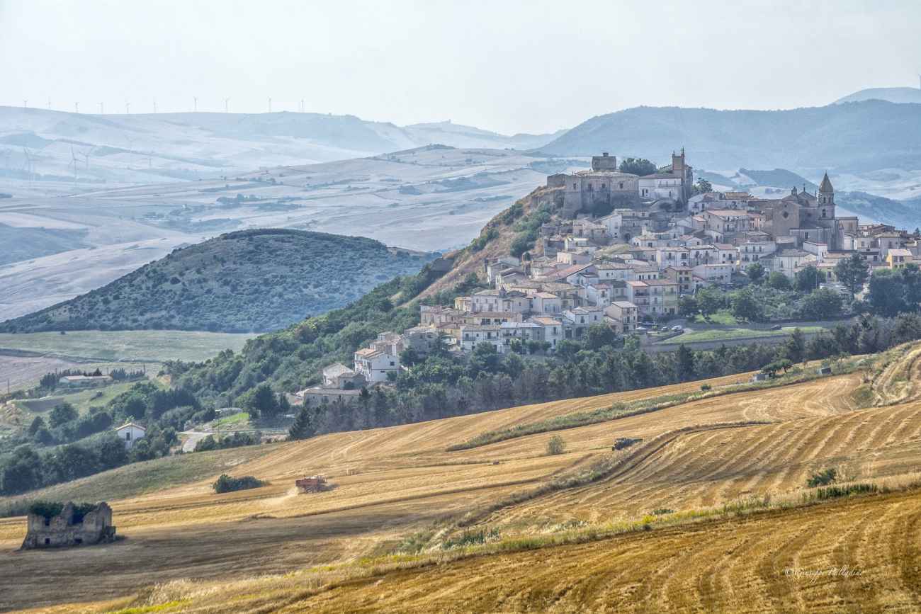 Da Rocchetta ai Monti Dauni: 100 artisti in 100 giorni Da Rocchetta ai Monti Dauni: 100 artisti in 100 giorni