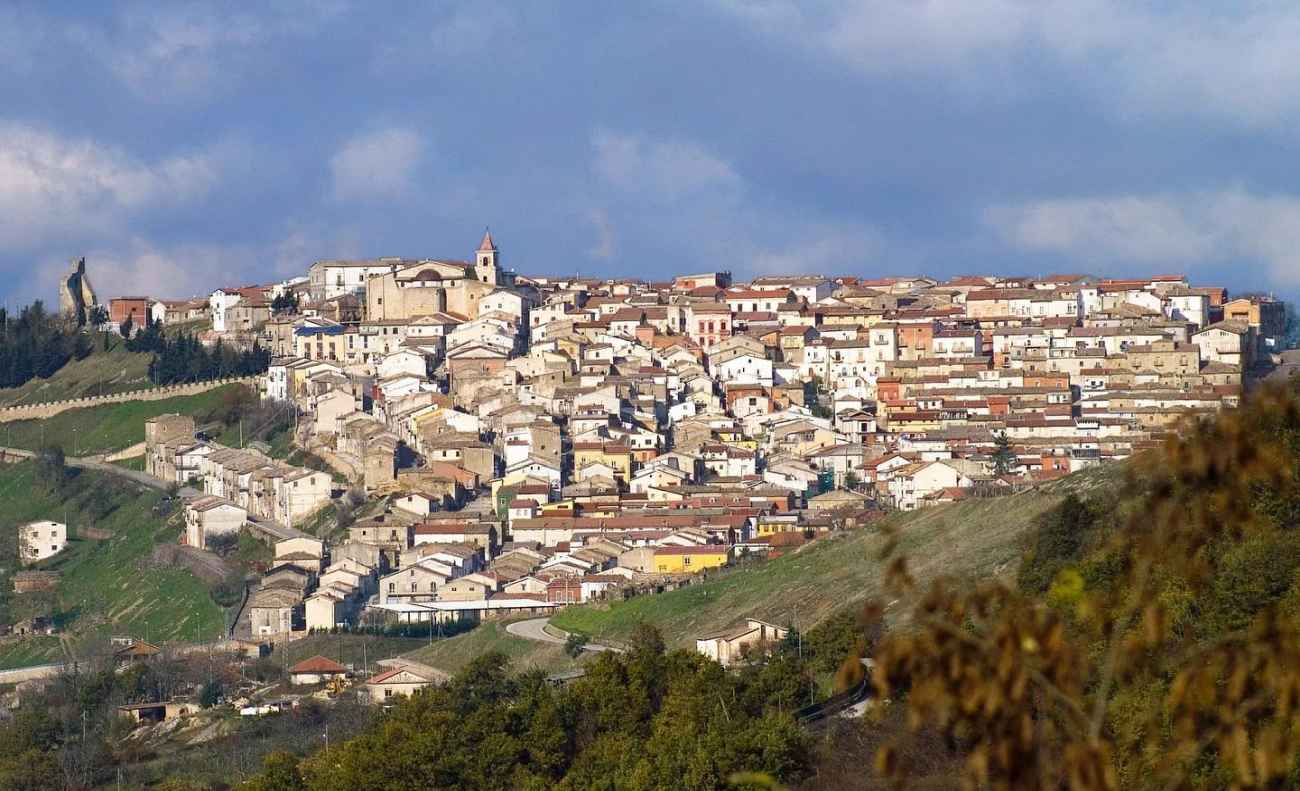 Panni si illumina per le feste: tradizioni e comunità nel programma natalizio Panni si illumina per le feste: tradizioni e comunità nel programma natalizio