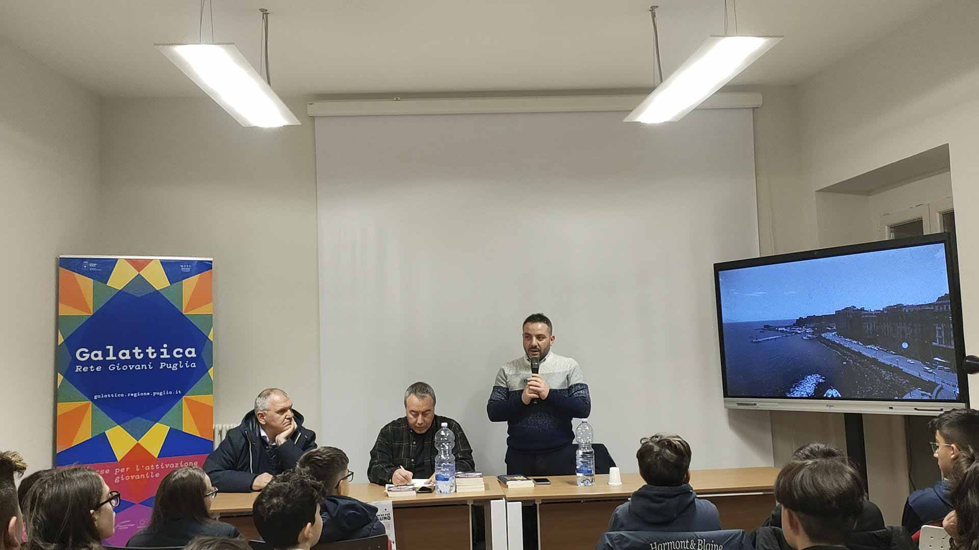 Mai più per nessuno: Rocchetta Sant’Antonio diventa faro della memoria con il progetto Galattica e gli scritti di Gallicchio Mai più per nessuno: Rocchetta Sant’Antonio diventa faro della memoria con il progetto Galattica e gli scritti di Gallicchio