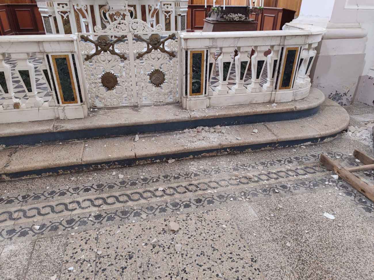 L’antica bellezza della Chiesa del Purgatorio di Ischitella si sta sgretolando L’antica bellezza della Chiesa del Purgatorio di Ischitella si sta sgretolando