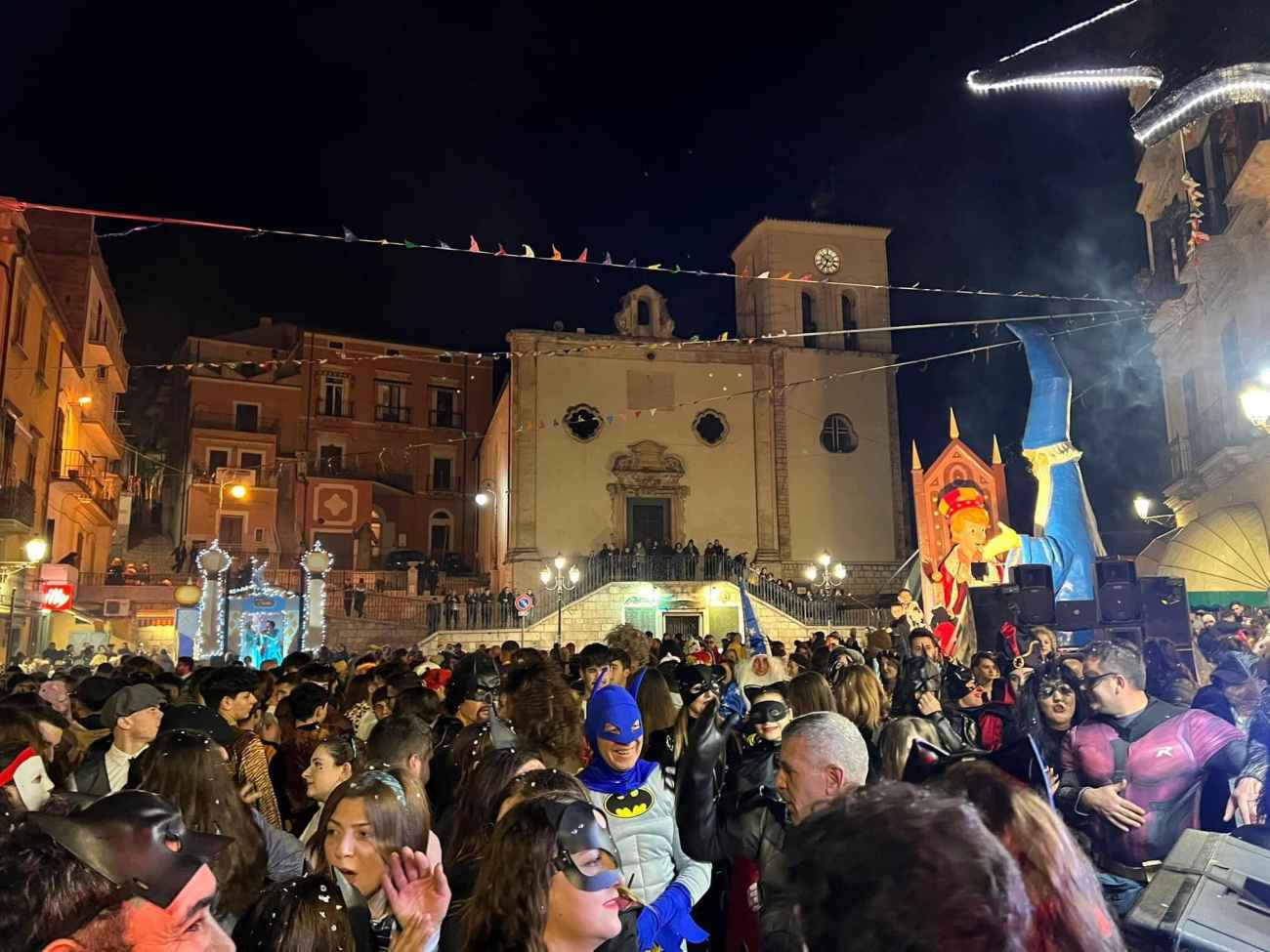 Il Carnevale tradizionale di Carpino torna con la sua 16ª edizione: entusiasmo alle stelle Il Carnevale tradizionale di Carpino torna con la sua 16ª edizione: entusiasmo alle stelle
