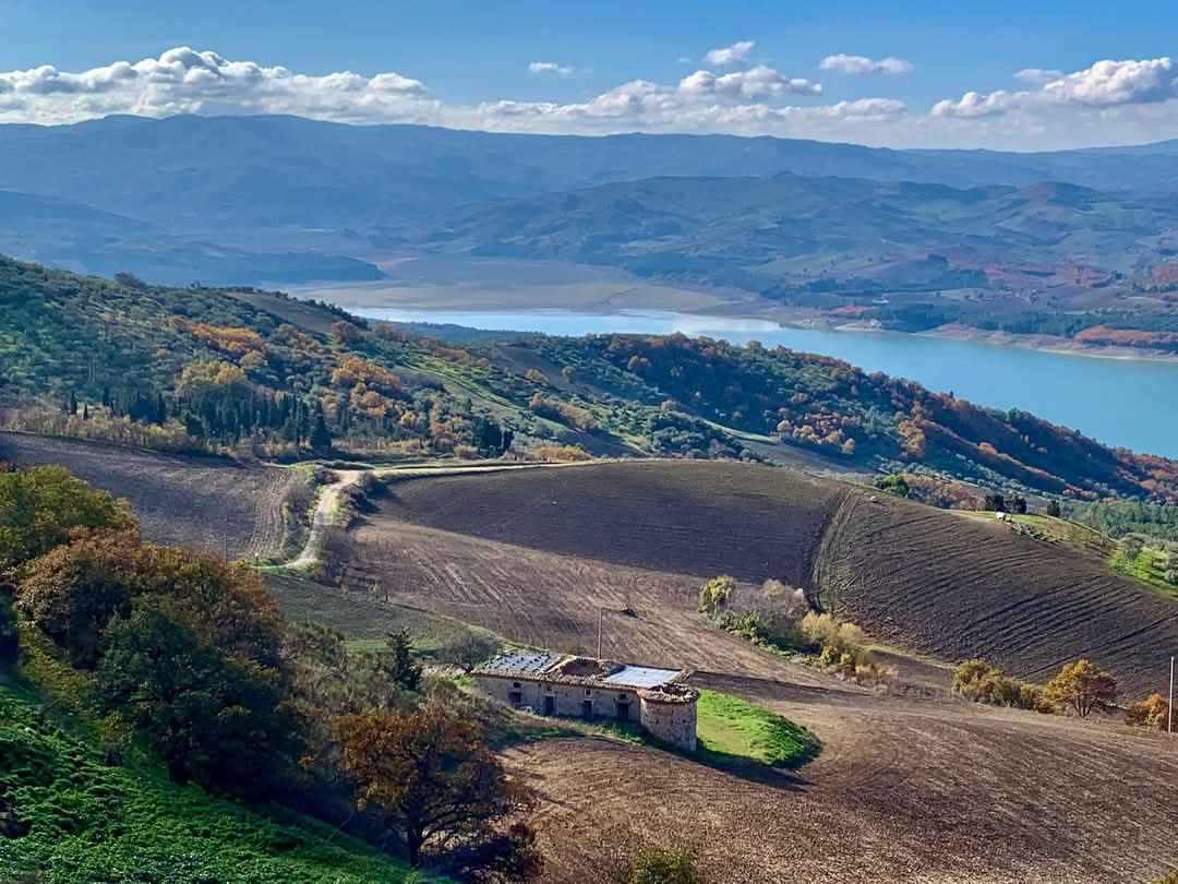 Il Festival della Scienza si mette in cammino con un archeotrekking a Carlantino Il Festival della Scienza si mette in cammino con un archeotrekking a Carlantino
