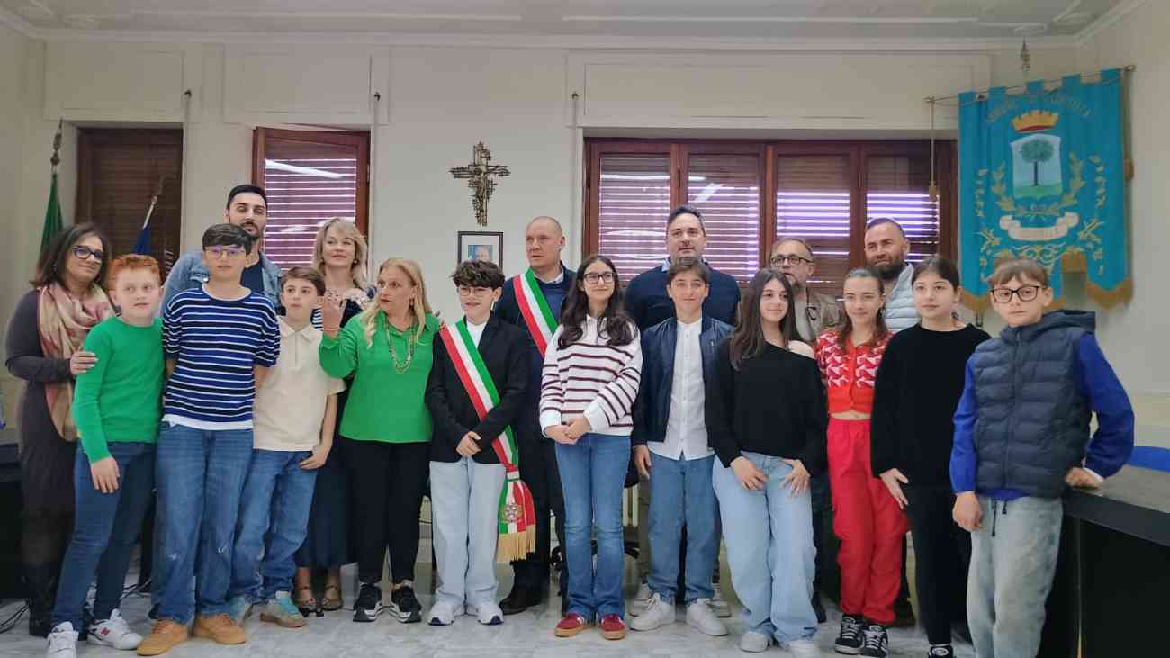 Insediamento del minisindaco e della minigiunta ad Ischitella: entusiasmo e impegno per il territorio Insediamento del minisindaco e della minigiunta ad Ischitella: entusiasmo e impegno per il territorio