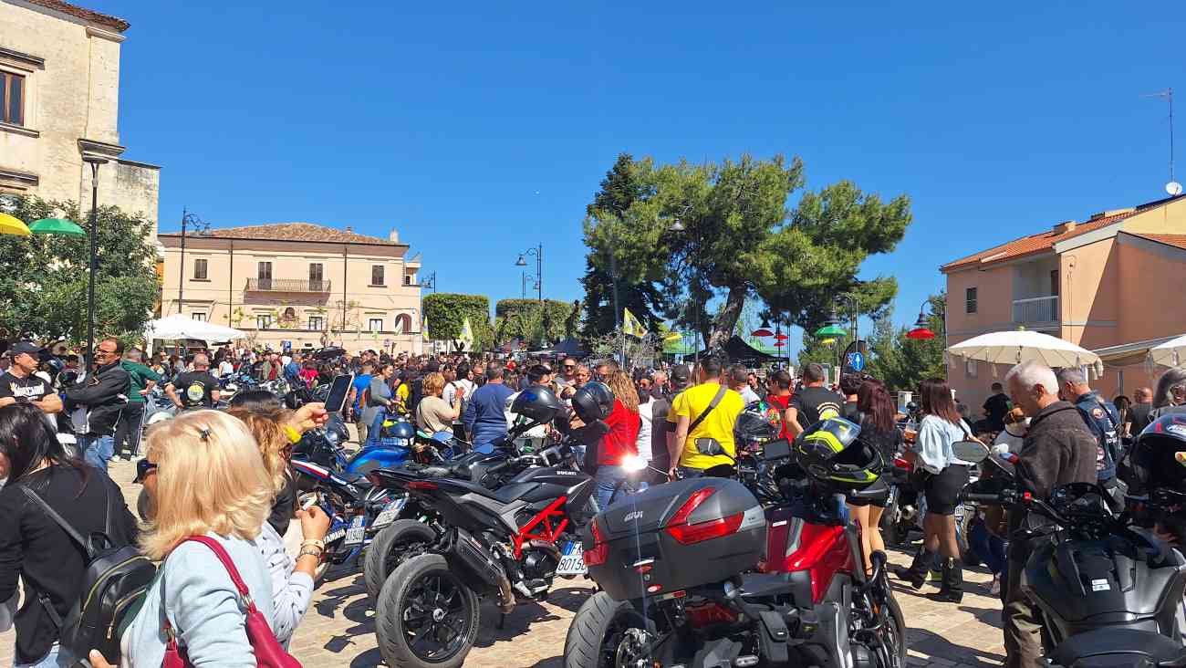 Ischitella ruggisce con “Fede e Motori”: in centinaia al raduno che unisce passione e valori Ischitella ruggisce con “Fede e Motori”: in centinaia al raduno che unisce passione e valori