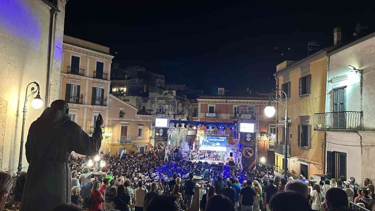 Carpino in Folk 2025, svelati gli artisti del festival più atteso dell’estate pugliese Carpino in Folk 2025, svelati gli artisti del festival più atteso dell’estate pugliese