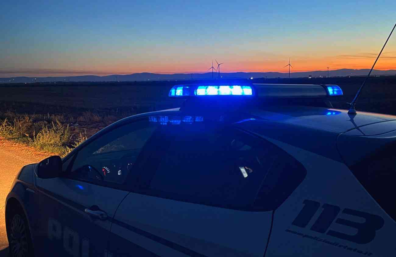 Cerignola, inseguimento da brividi: la polizia ferma giovani in fuga e recupera auto rubate Cerignola, inseguimento da brividi: la polizia ferma giovani in fuga e recupera auto rubate