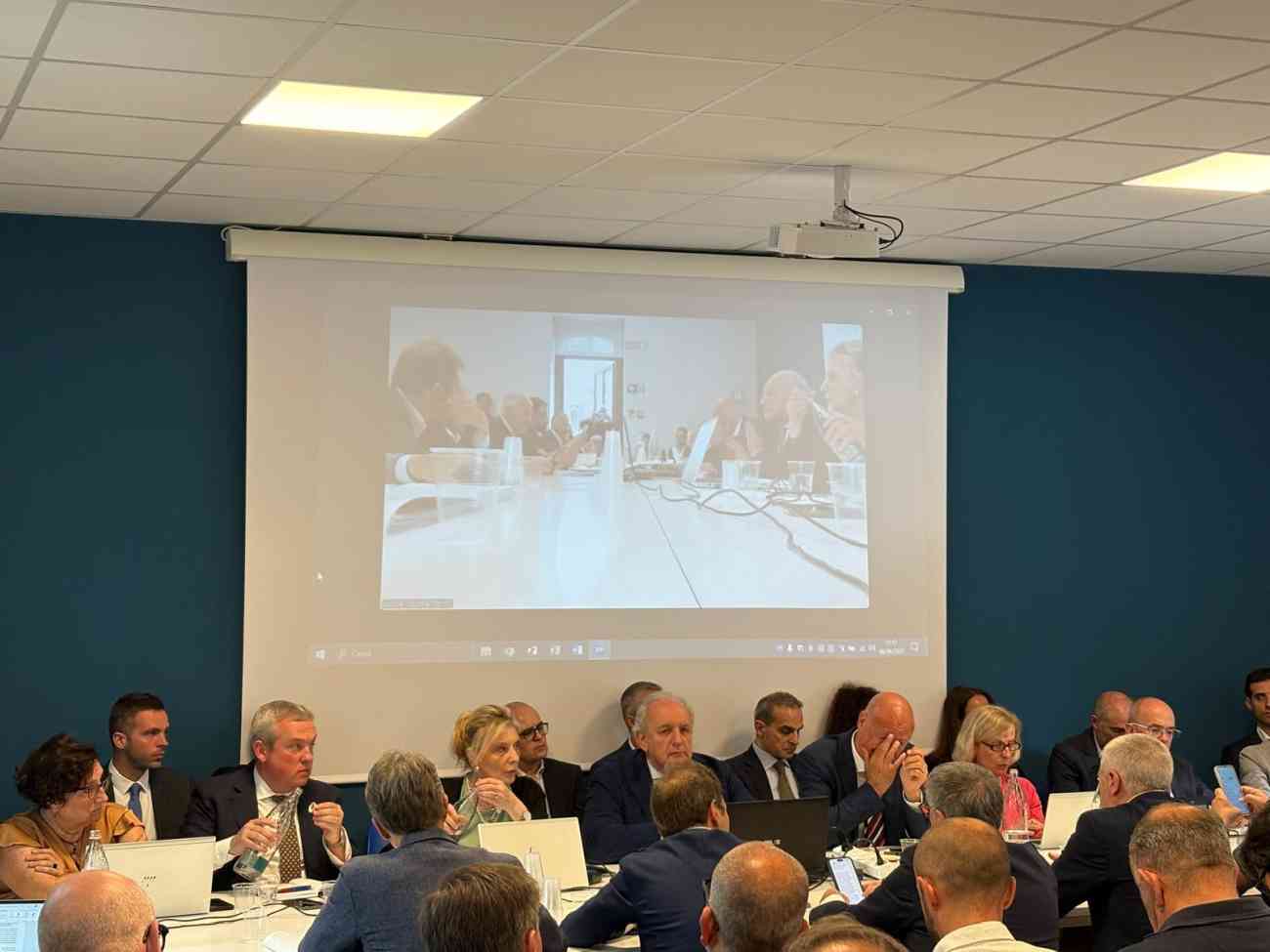 Aumento in busta paga per i lavoratori Stellantis, CNHI, Ferrari e Iveco Aumento in busta paga per i lavoratori Stellantis, CNHI, Ferrari e Iveco