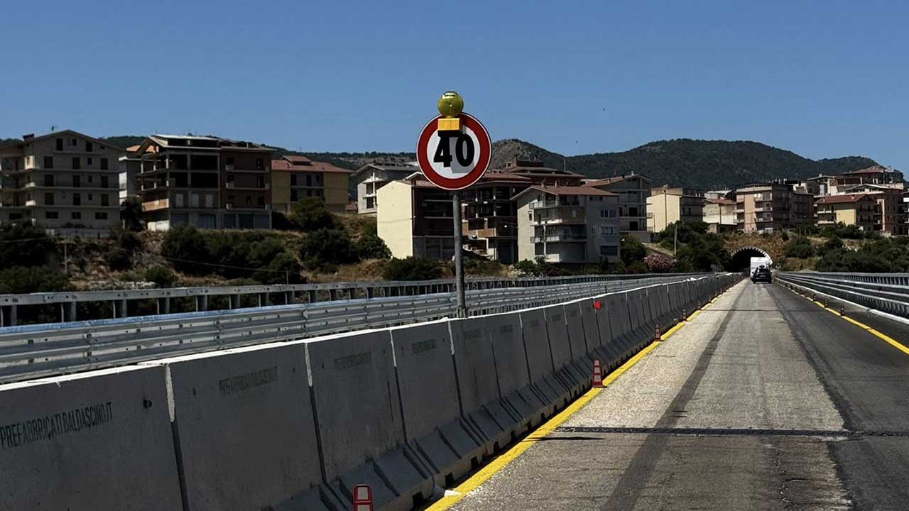 “Ci state tagliando fuori”: l’appello del sindaco di Apricena contro l’isolamento del Gargano Ponte di Cagnano Varano