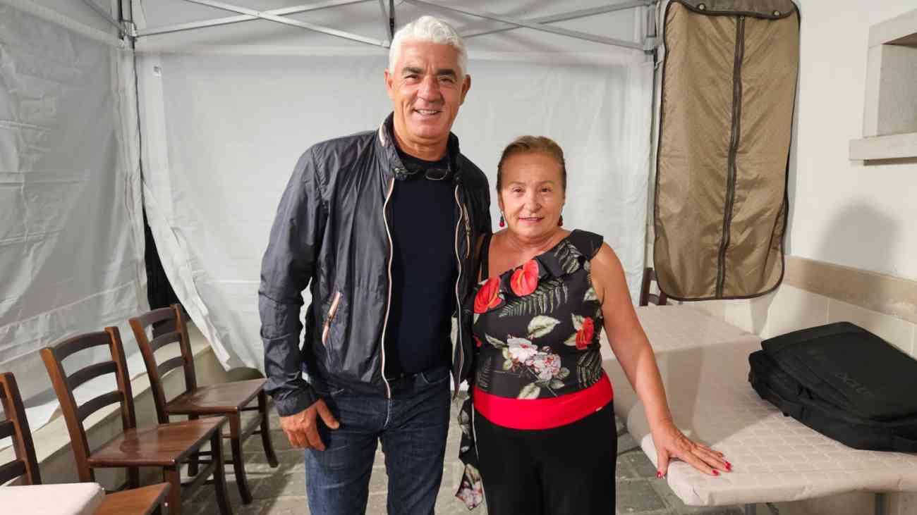 Biagio Izzo conquista Celle di San Vito: piazza piena, risate e partecipazione Biagio Izzo conquista Celle di San Vito: piazza piena, risate e partecipazione